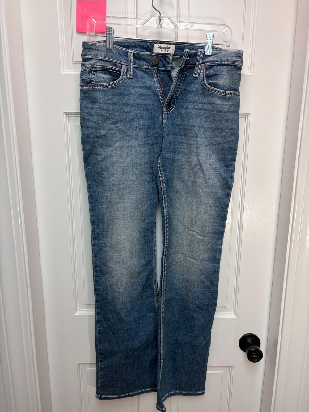 Wrangler Straight Leg Women’s Jeans in Faded Blue Wash